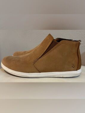 OluKai Hawai’iloa Manu Hope slip on bootie/boots, tan brown, women’s size 9.